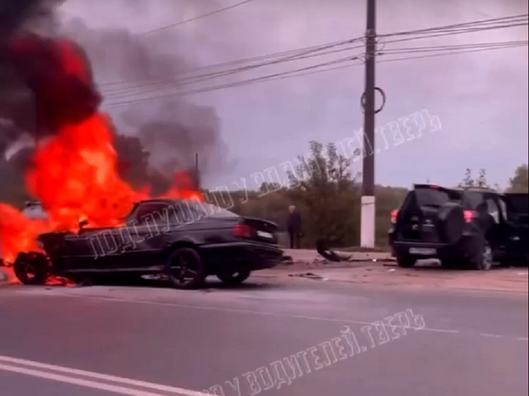 Тверские полицейские рассказали подробности о ДТП с горящей BMW на улице Дарвина: водитель погиб