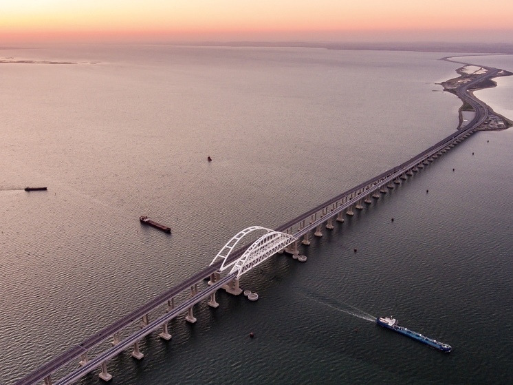 На Крымском мосту временно перекрыто движение