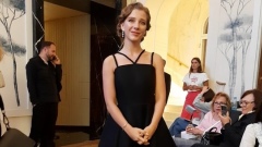Лиза Арзамасова после пластики появилась на кинопремьере: видео
