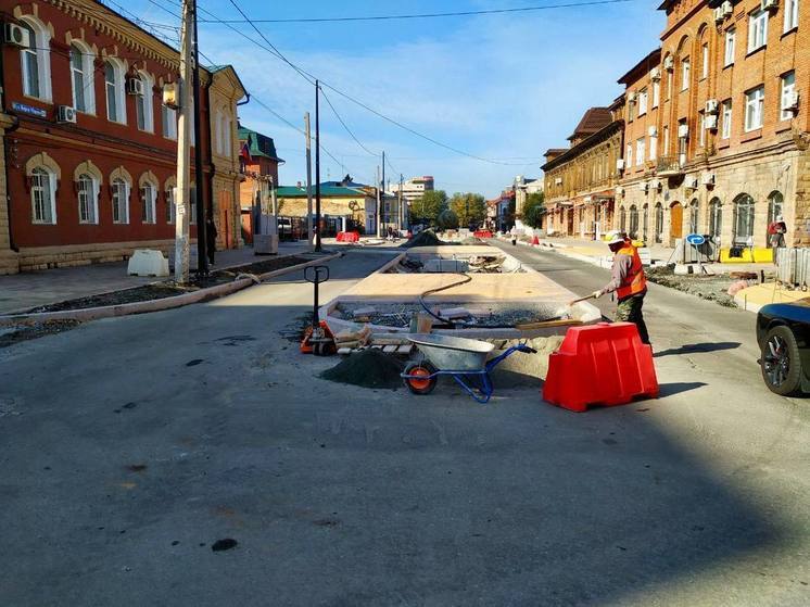 В Челябинске на месте снесенного сувенирного рынка появились гранитные тротуары