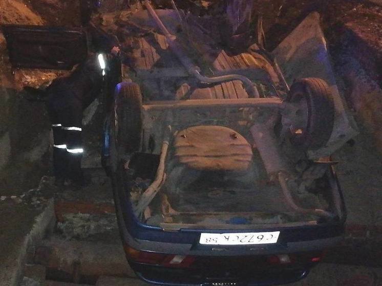 Появились кадры с места падения машины в котлован в Пензе