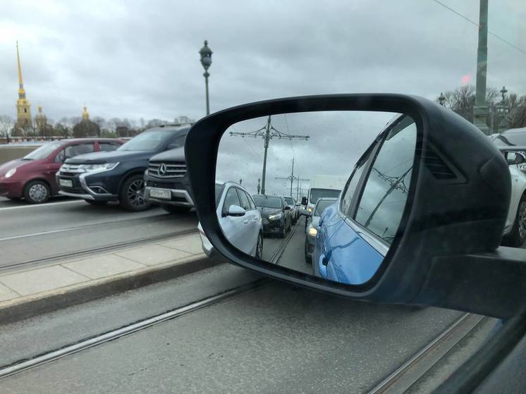 В Петербурге второй раз за год упали продажи автомобилей