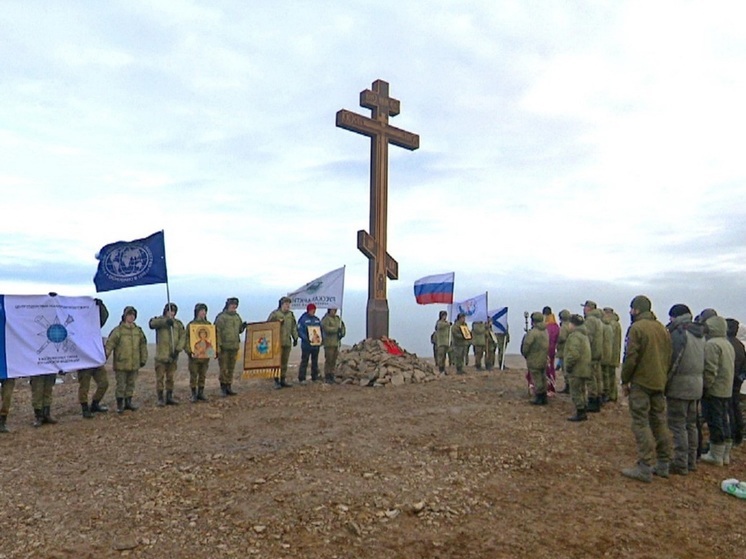 Епископ Нарьян-Марский освятил самый северный в мире поклонный крест