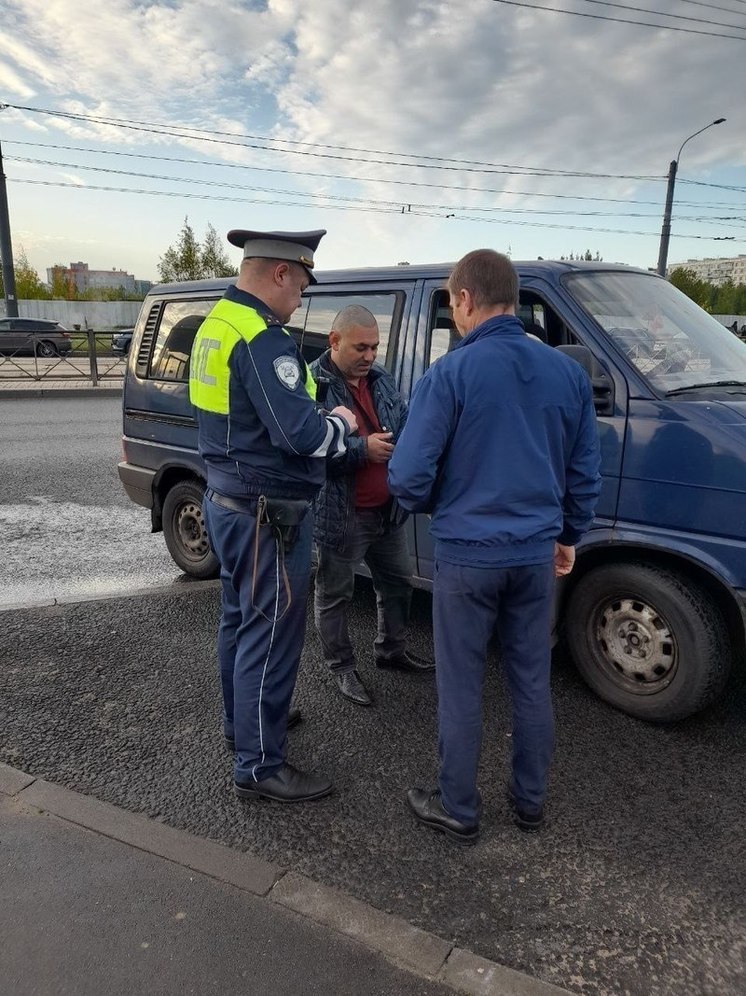 В Невском районе прошел рейд против нелегальных перевозчиков