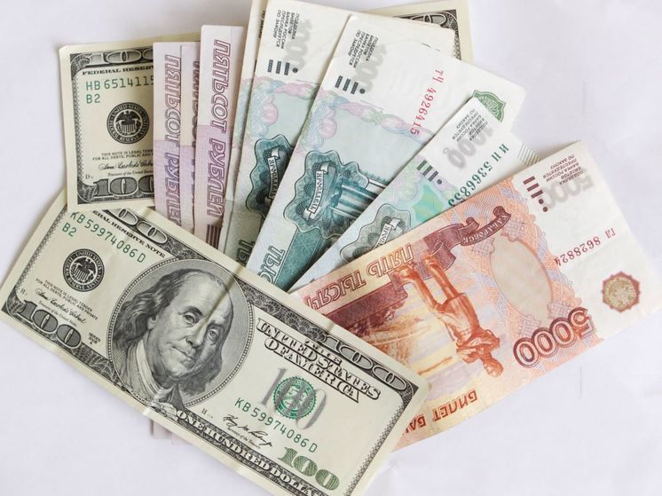 Рубль не отреагировал на повышение ставки Центробанком