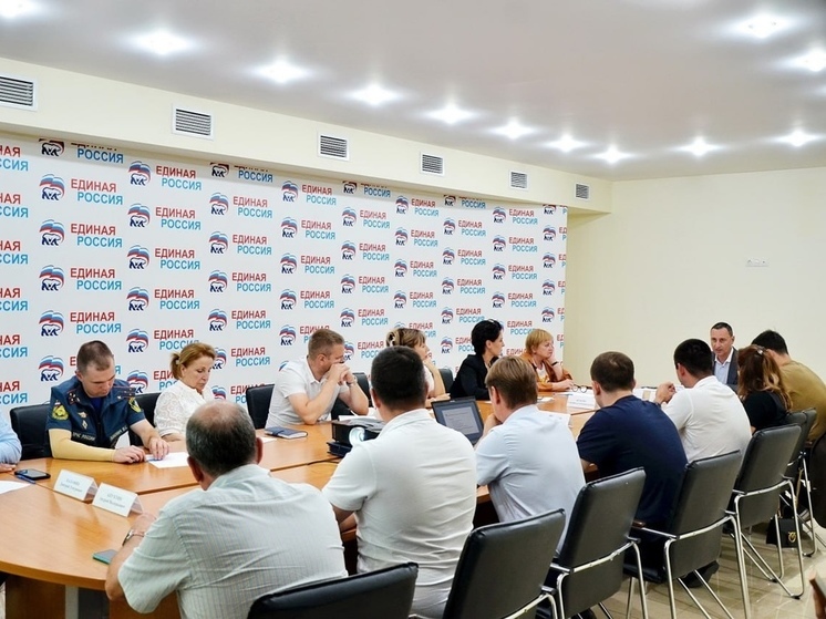 Депутат ЗСК Виктор Тепляков провёл круглый стол по вопросу классификации отелей в Сочи