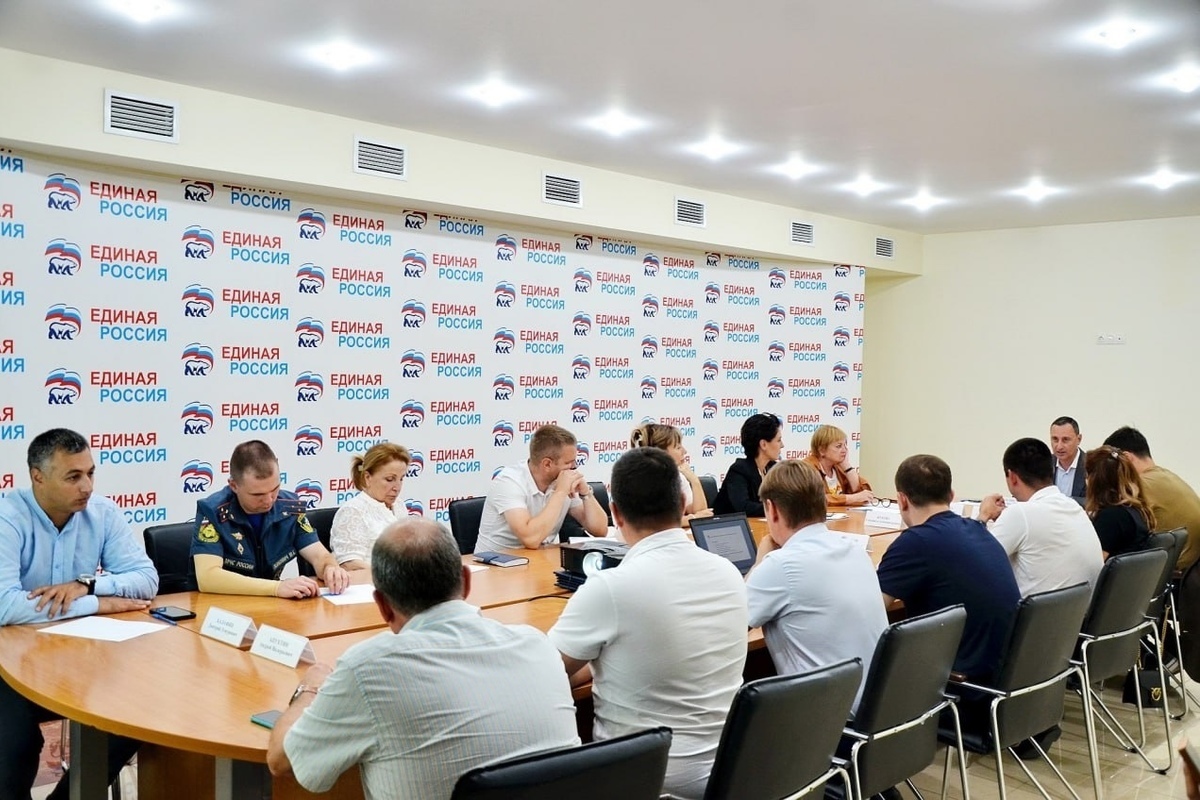 Депутат ЗСК Виктор Тепляков провёл круглый стол по вопросу классификации отелей в Сочи