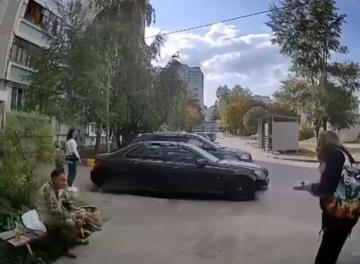 Мужчина с Z на камуфляже взорвал гранату рядом с детьми в Казани