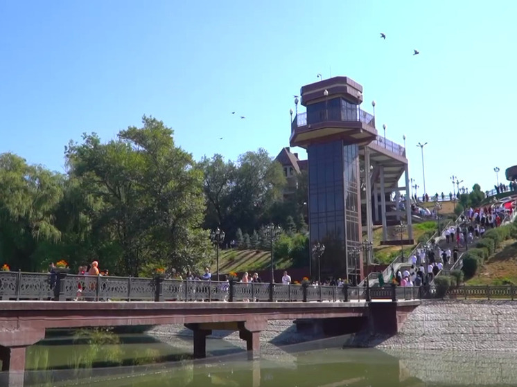 В День республики в Черкеске открыли каскадную лестницу в парке «Зеленый остров»