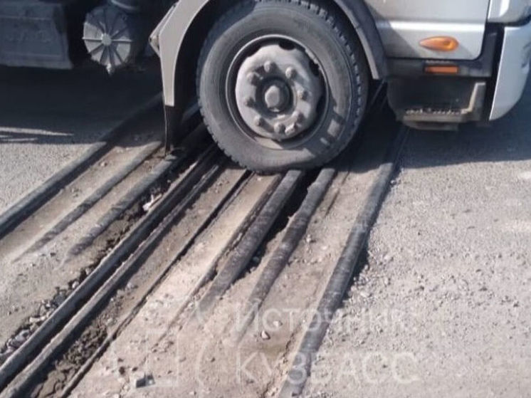 Поврежденные рельсы могут стать причиной ДТП в кузбасском городе