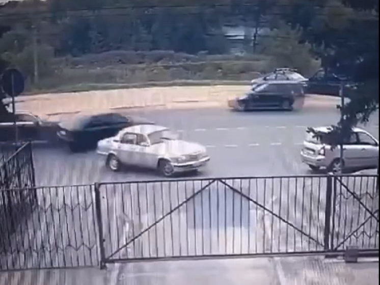 В сети появилось видео, снятое за секунду до смертельного ДТП в Твери на улице Дарвина