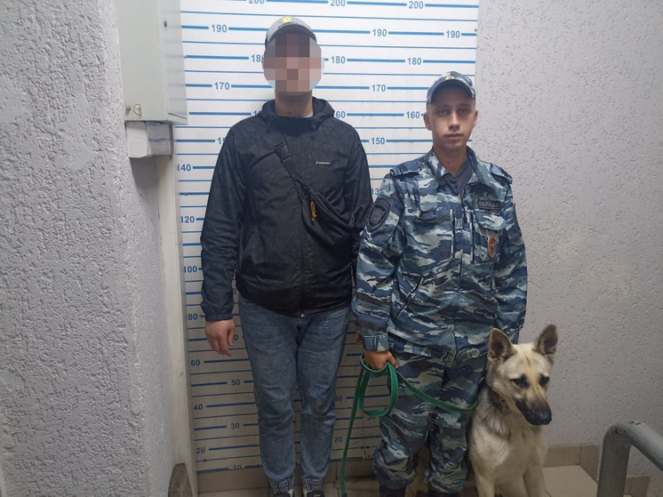 На улице Затинной в Рязани задержали 32-летнего мужчину с наркотиками