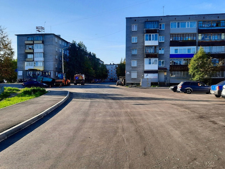 В Оленегорске отремонтировали два дорожных проезда