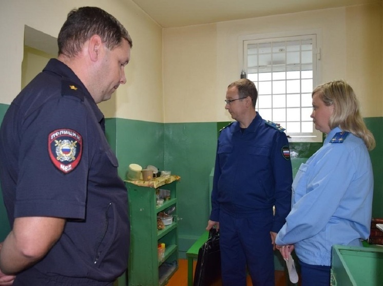 Первый зам прокурора НАО посетил изолятор временного содержания