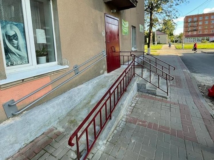 Прокуратура добилась установки пандуса у здания в Сланцах