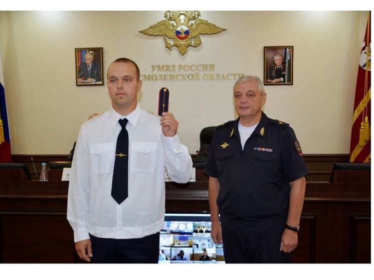 Генерал Саржин вручил погоны Смоленским офицерам полиции, получившим первые специальные звания