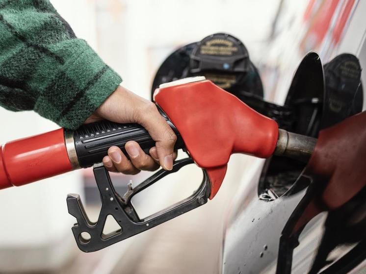 Цена за литр бензина превысила 90 рублей на АЗС в Южно-Сахалинске