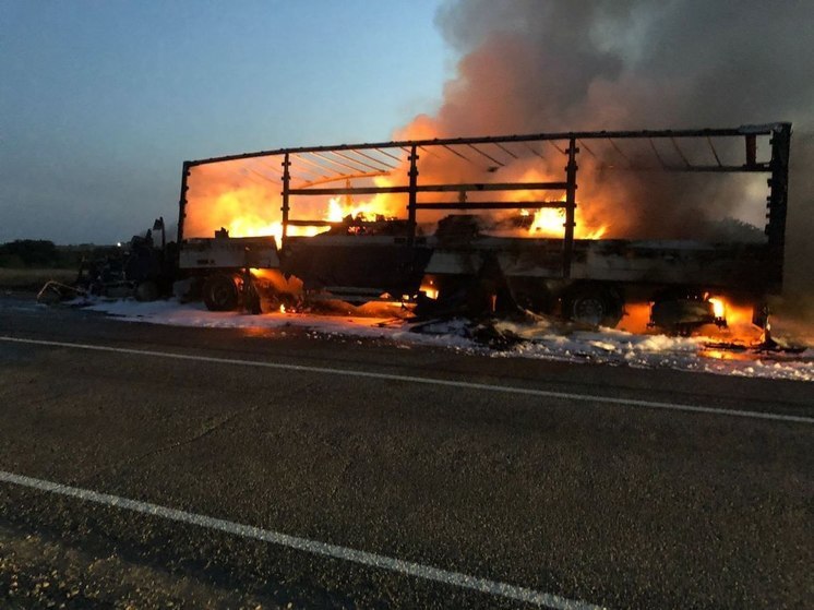 КамАЗ полностью сгорел на трассе в селе Изобильненского округа