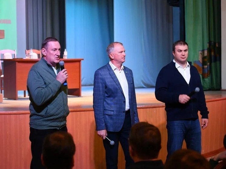Глава Омской области Хоценко провел встречу с жителями Называевского района