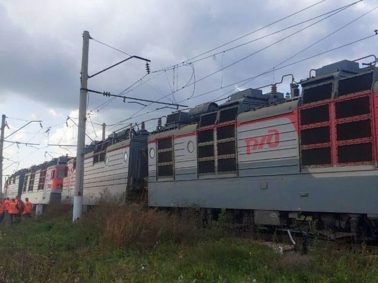 Два локомотива сошли с рельсов в Кузбассе