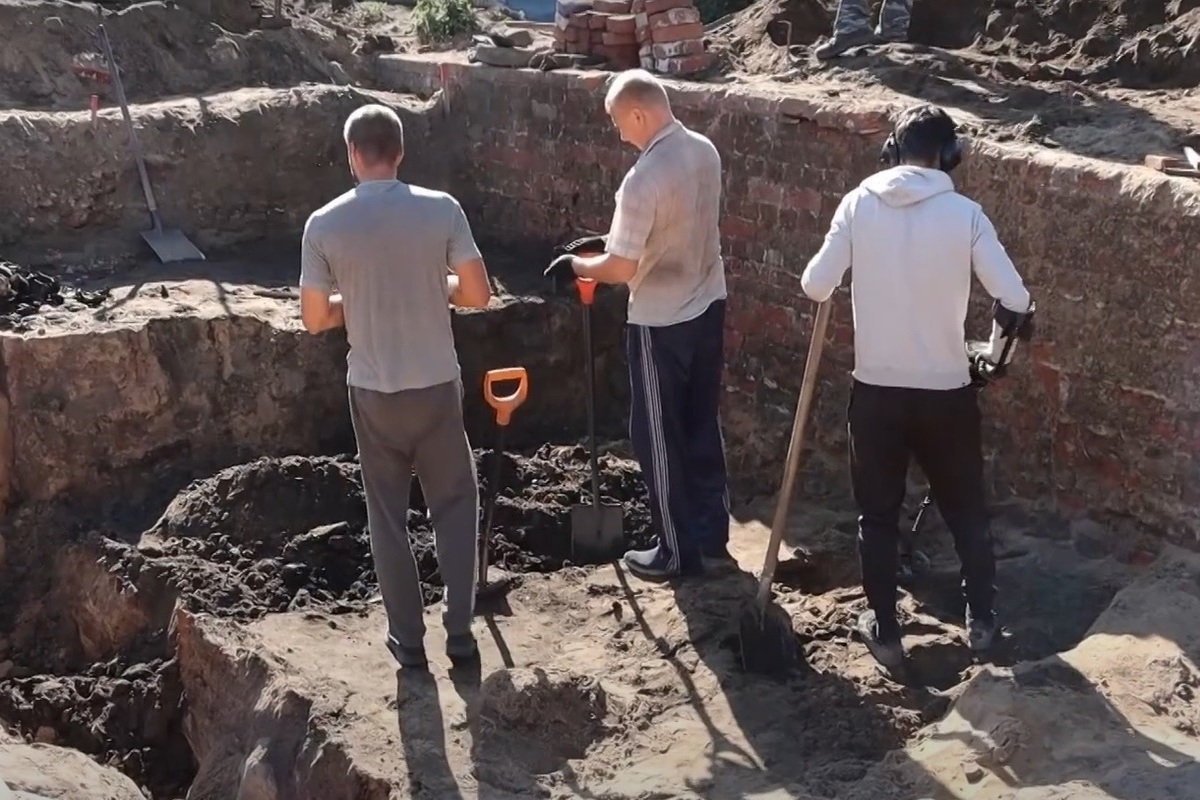 Костромские открытия: на месте снесенного барака археологи нашли целую улицу XVII  века