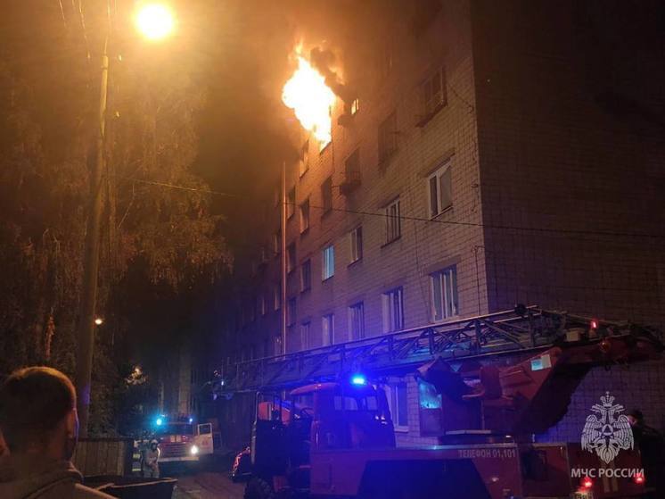 Из горящего дома в Башкирии пожарные спасли 15 человек