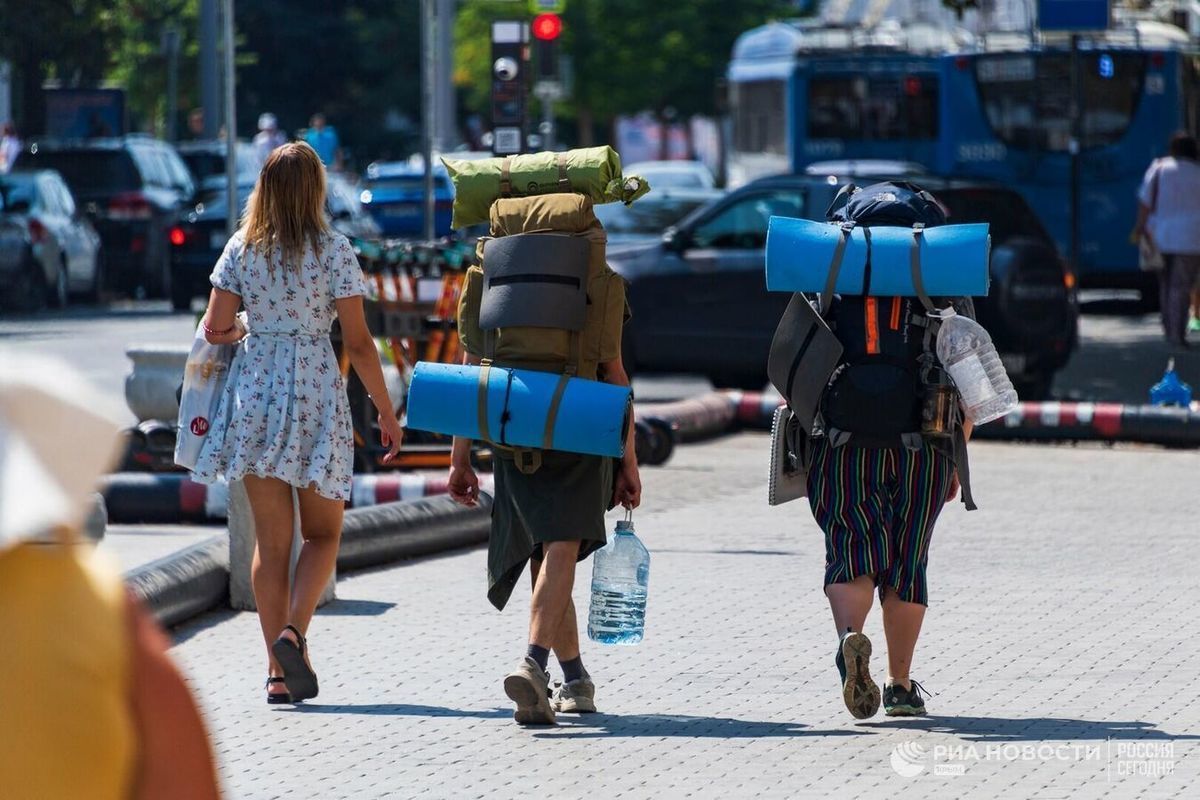 Cоставлен «фоторобот» типичного российского туриста: в меру упитанный и в  трусах - МК