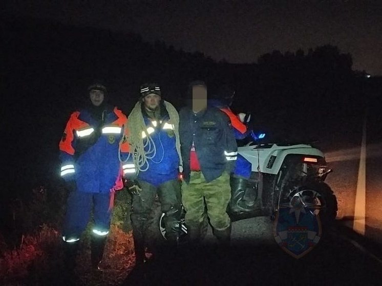 Спасатели отправились на поиски заблудившегося пенсионера в лесу под Кировском