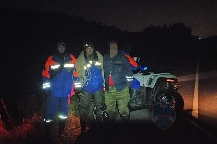 Спасатели отправились на поиски заблудившегося пенсиона в лесу под Кировском