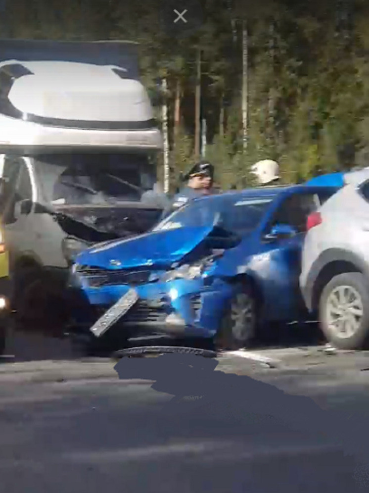 На 185 километре М-10 в Тверской области столкнулись четыре автомобиля: есть пострадавшие и погибший