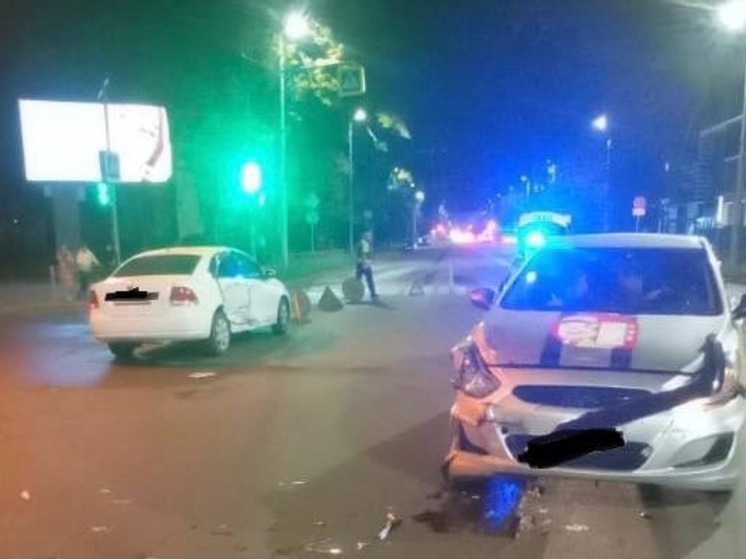 В Центральном районе Калининграда на перекрестке столкнулись две легковушки