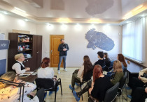Студенты Мурманского педагогического колледжа – выпускного курса направления «Туризм» – встретились с председателем регионального комитета по туризму Александром Елисеевым, сообщает областное правительство