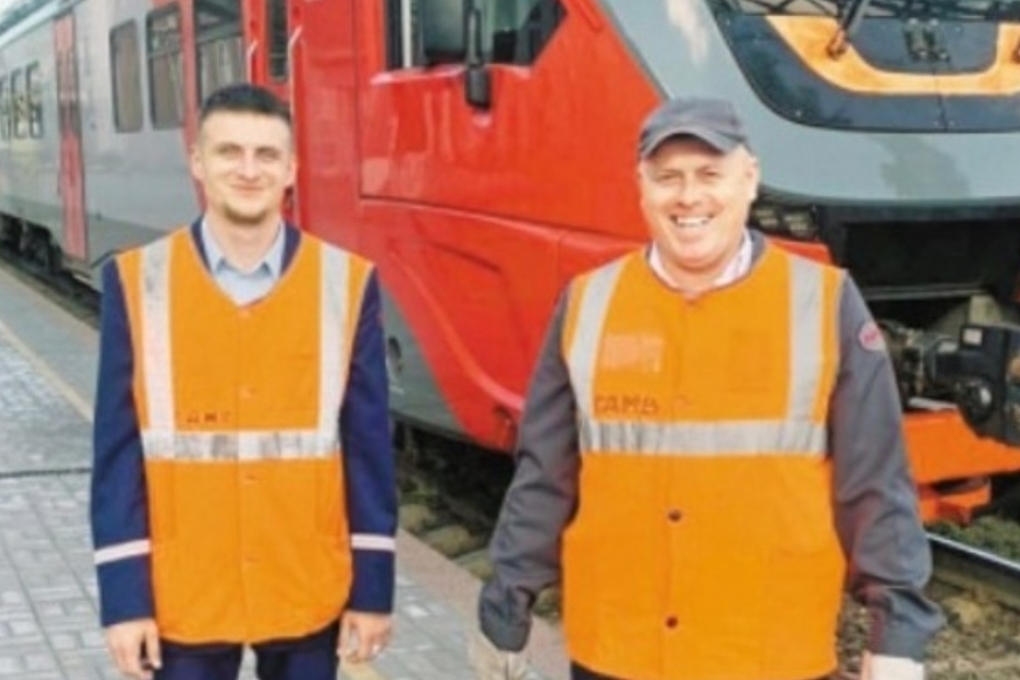 Спящего на рельсах мужчину спасли машинисты поезда Ижевск - Нижнекамск