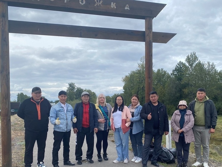 Сотрудники мэрии Кызыла продолжают уборку территории столицы