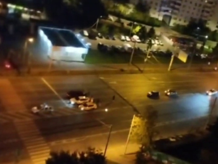 Внедорожник "с трупом в багажнике" протаранил десять машин в Москве