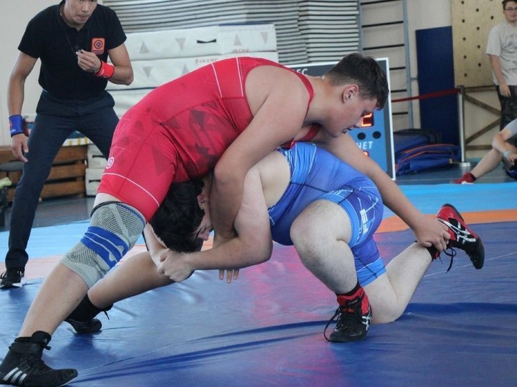 Всероссийский турнир по спортивной борьбе на Сахалине собрал более 100 участников