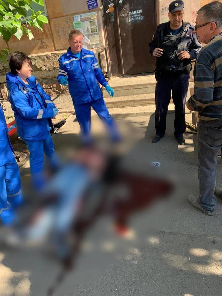 В Красноярске мужчина совершил самоубийство после конфликта в подъезде