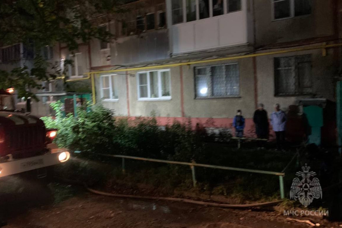 В Ивановской области пожарные эвакуировали из горящего дома 15 жильцов, среди них 5 детей