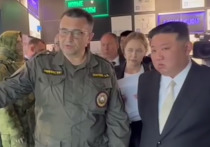 Лидер КНДР Ким Чен Ын посетил во Владивостоке выставку достижений регионов Дальнего Востока, где ознакомился с военной продукцией, произведенной в Приморье