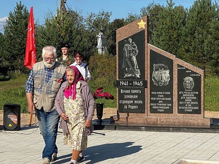 В Шенкурском округе открыли два памятника защитникам Отечества