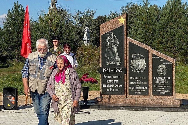 В Шенкурском округе открыли два памятника защитникам Отечества