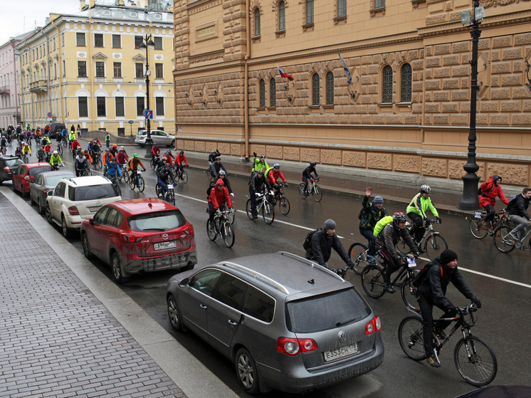Любительская велогонка La Strada стартовала в Петербурге 17 сентября