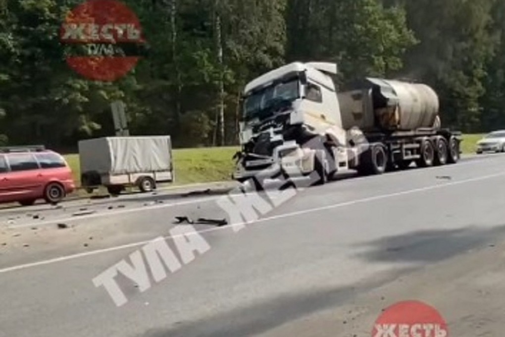 В Туле на трассе М-2 «Крым» водителя грузовика зажало в кабине во время аварии