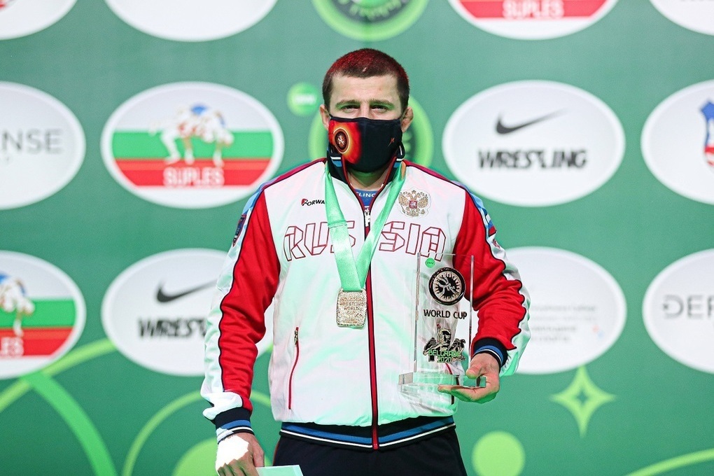 Усманов вышел в финал чемпионата мира по спортивной борьбе в весе до 79 кг