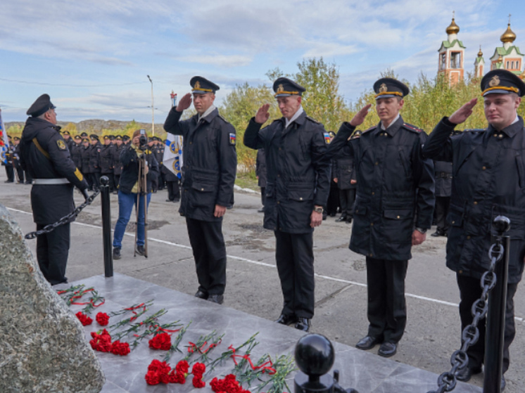 Памятный знак на месте первого подразделения контрразведки СФ открыли в Полярном