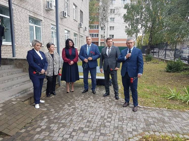 В Смоленске торжественно открыли мемориальную доску Валентине Калегаевой
