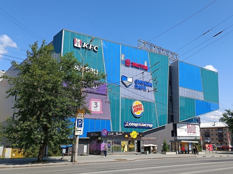 Массовая авария случилась возле ТЦ «Алатырь» в Екатеринбурге