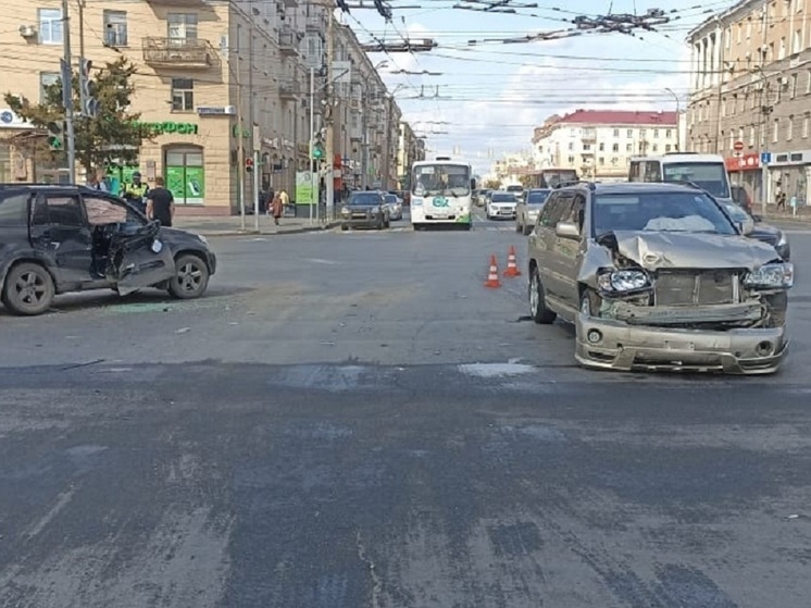 Пострадал ребенок: две «Тойоты» столкнулись в центре города