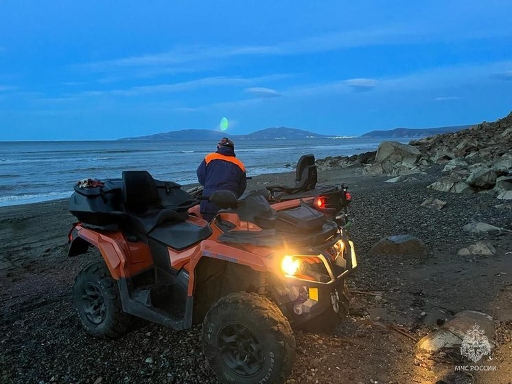 Автомобилист чудом выжил после падения со скалы в Магаданской области