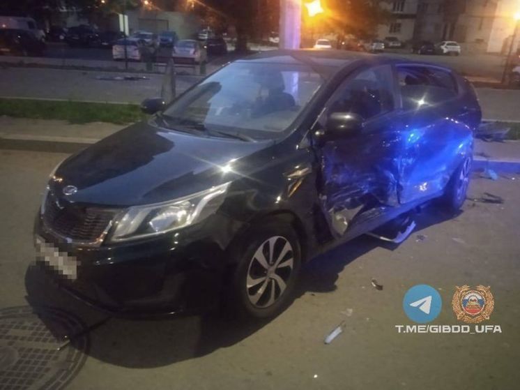 При столкновении иномарок в Уфе пострадали две девушки